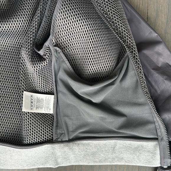 Adidas by Stella McCartney Cropped Warm up Jacket Size Medium. Gray color. - Picture 8 of 10